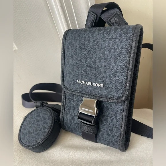 Michael Kors Slim Crossbody bag with a removable coin purse. NWOT - Picture 2 of 11